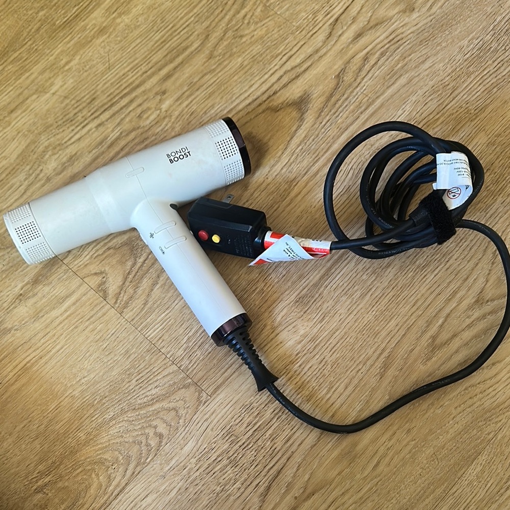 Bondi Boost Sonic White Hair Dryer - Picture 2 of 4